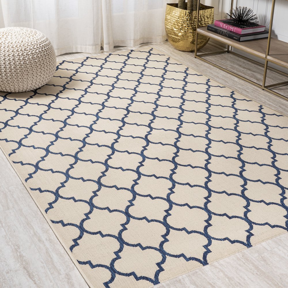 Arabesque Ogee Trellis Indoor/Outdoor Area Rug. Picture 2