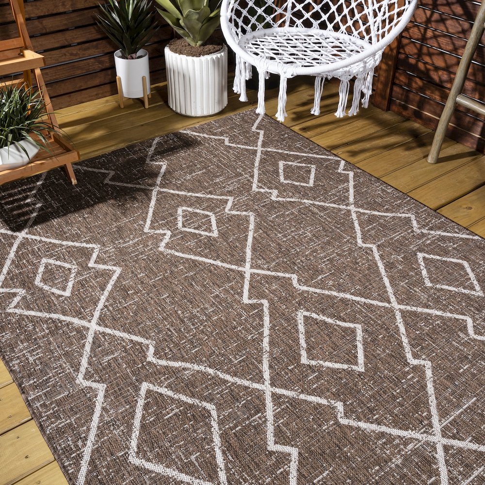 Carwa Tribal Diamond Trellis Indoor/Outdoor Area Rug. Picture 9