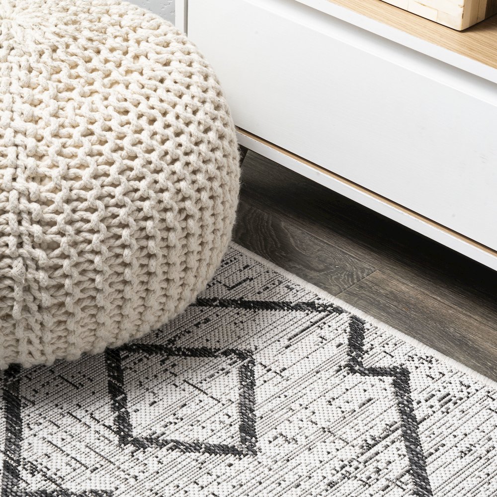 Carwa Tribal Diamond Trellis Indoor/Outdoor Area Rug. Picture 11