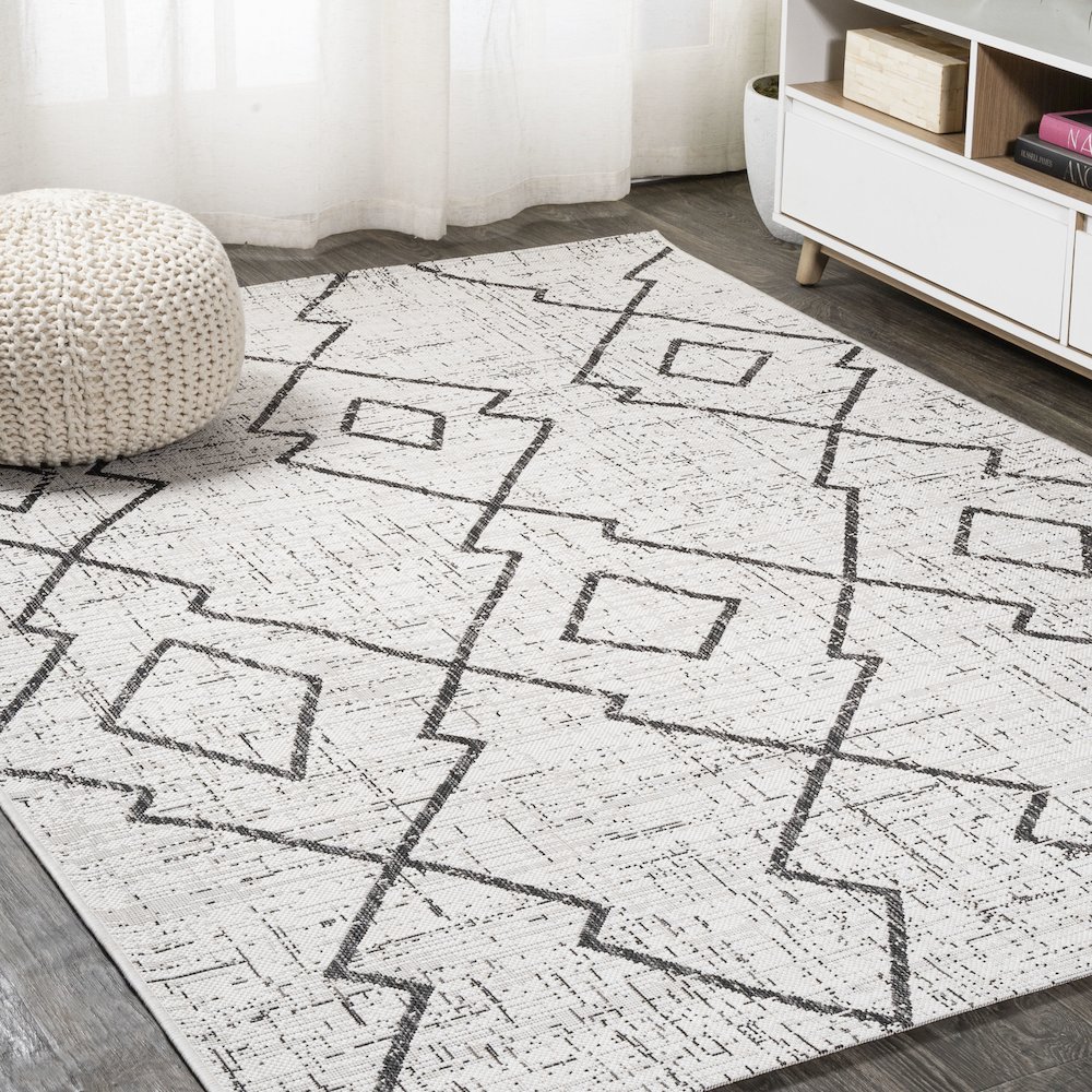 Carwa Tribal Diamond Trellis Indoor/Outdoor Area Rug. Picture 2