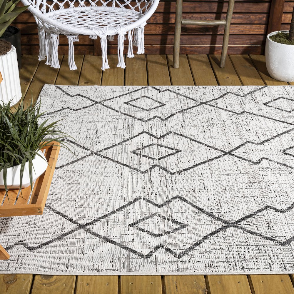 Carwa Tribal Diamond Trellis Indoor/Outdoor Area Rug. Picture 8
