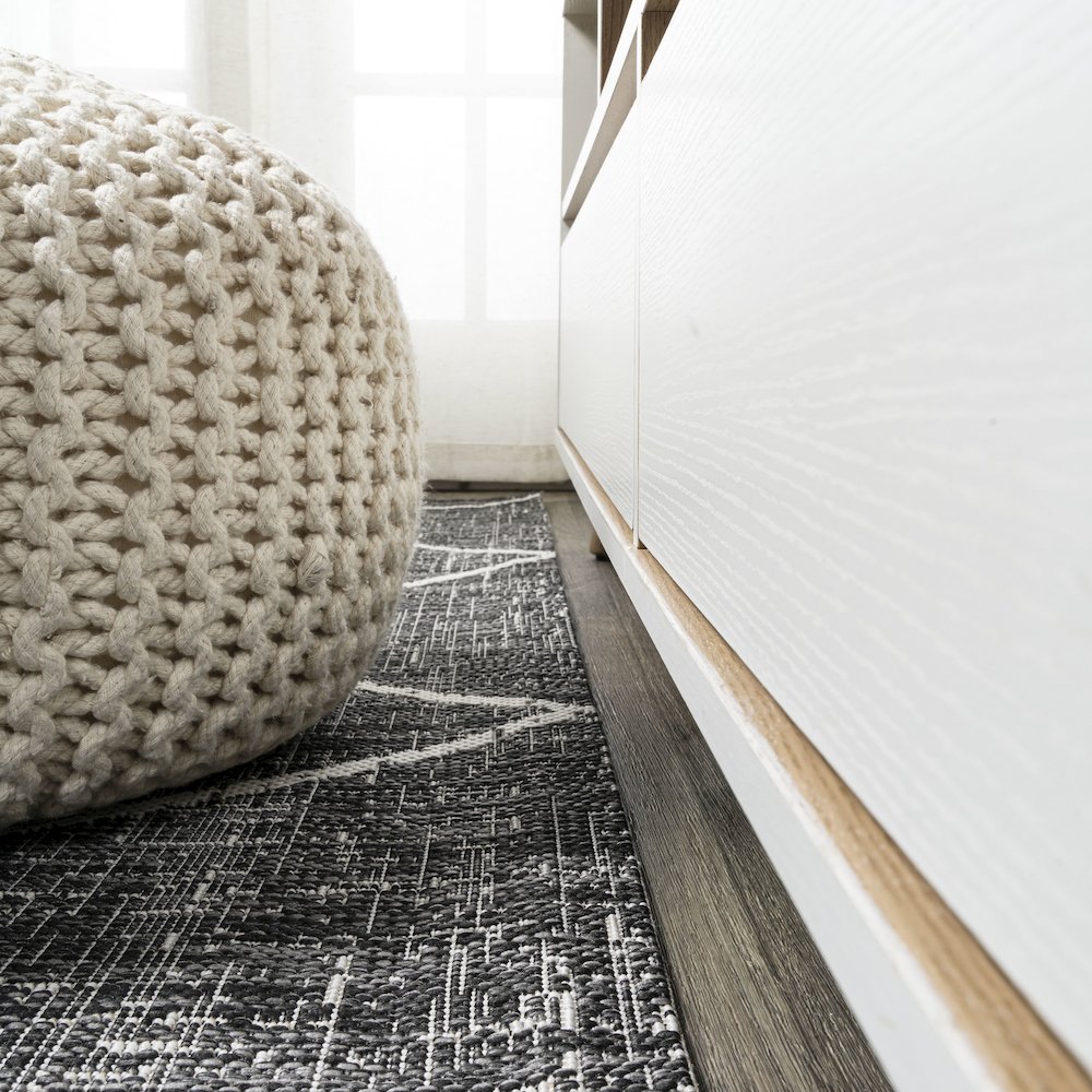 Carwa Tribal Diamond Trellis Indoor/Outdoor Area Rug. Picture 14