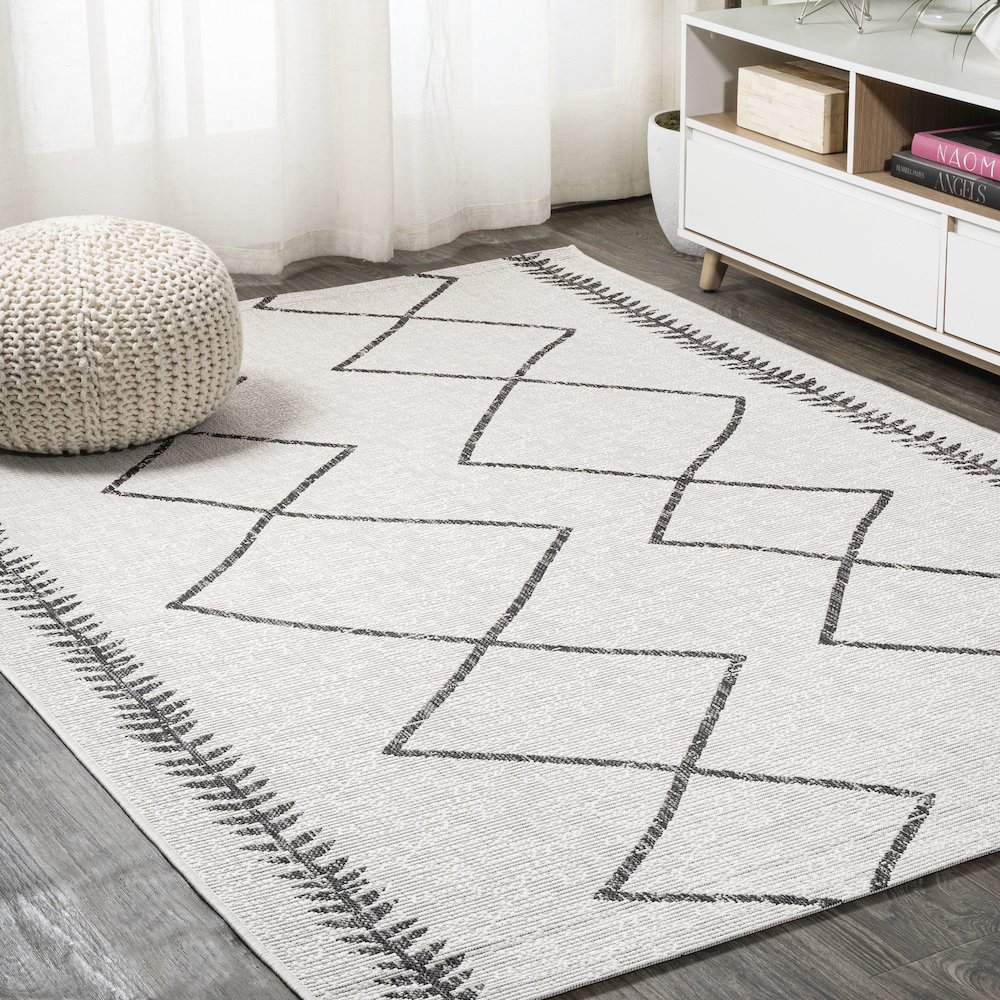 Derya Tribal Diamond Trellis Indoor/Outdoor Area Rug. Picture 2