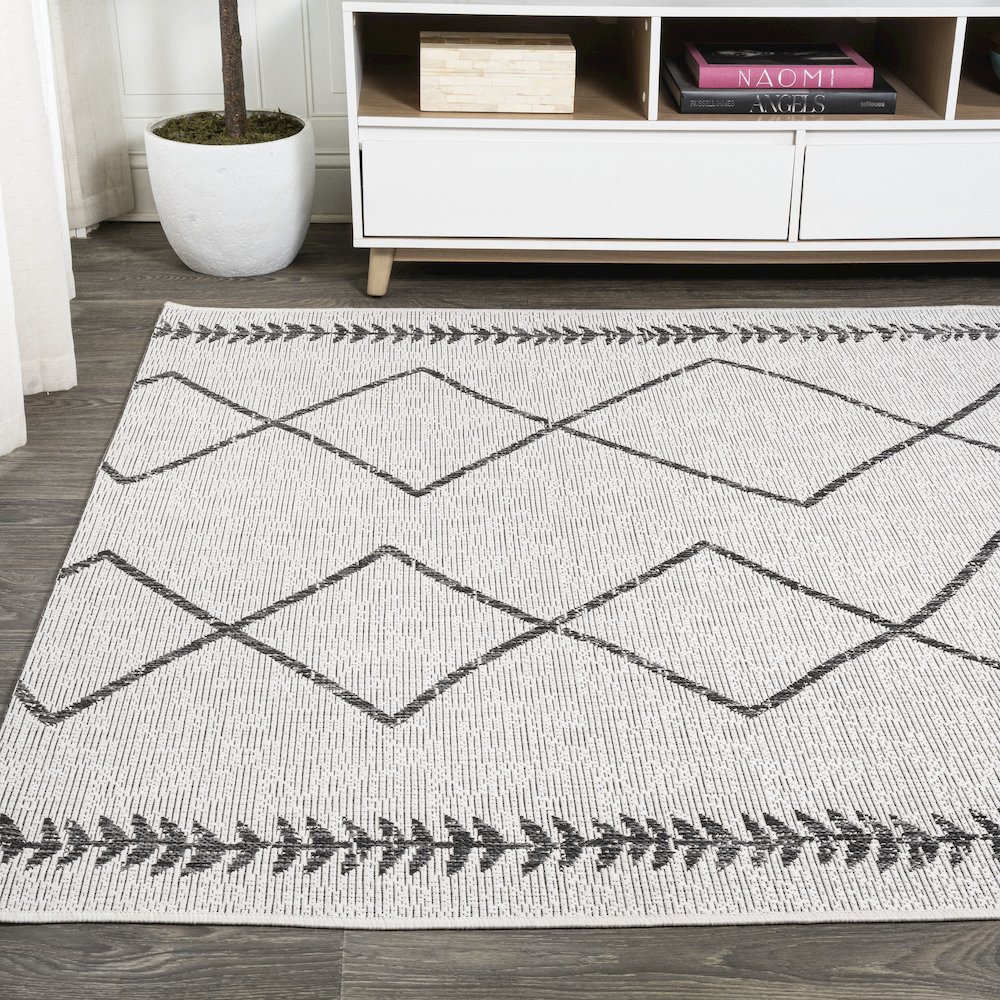 Derya Tribal Diamond Trellis Indoor/Outdoor Area Rug. Picture 3