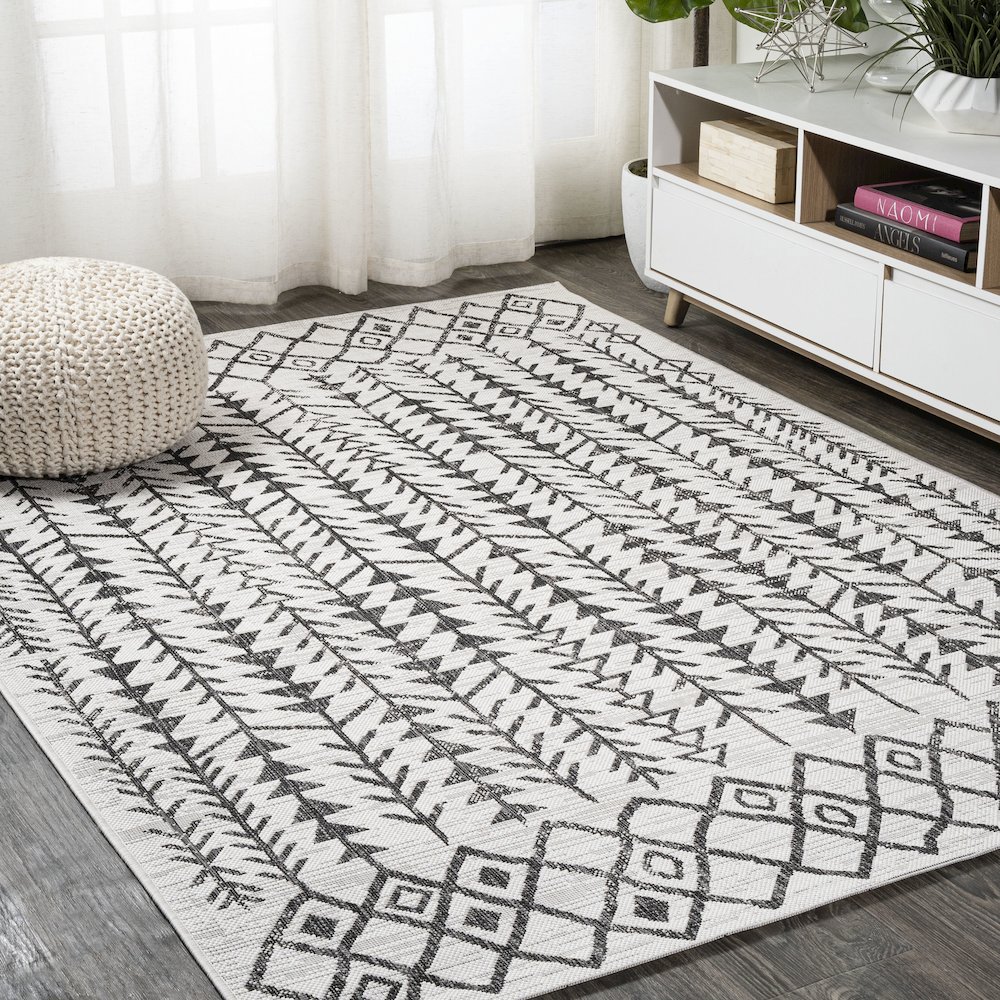 Tokay Bohemian Geometric Indoor/Outdoor Area Rug. Picture 2