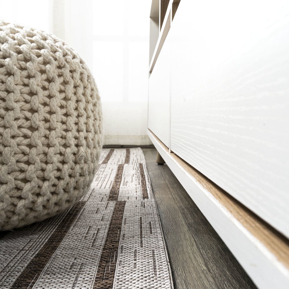 Sukie Modern Offset Stripe Indoor/Outdoor Area Rug. Picture 14