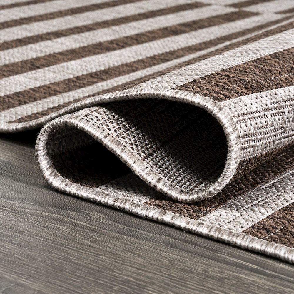 Sukie Modern Offset Stripe Indoor/Outdoor Area Rug. Picture 15