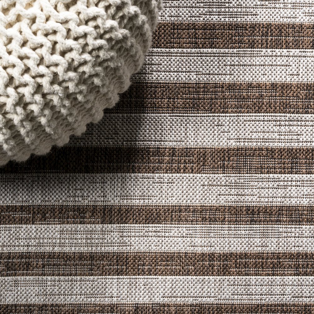 Sukie Modern Offset Stripe Indoor/Outdoor Area Rug. Picture 11