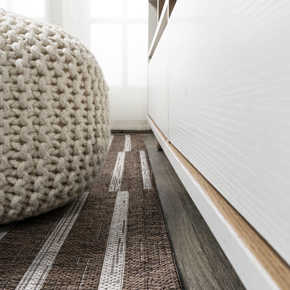 Sukie Modern Offset Stripe Indoor/Outdoor Area Rug. Picture 14