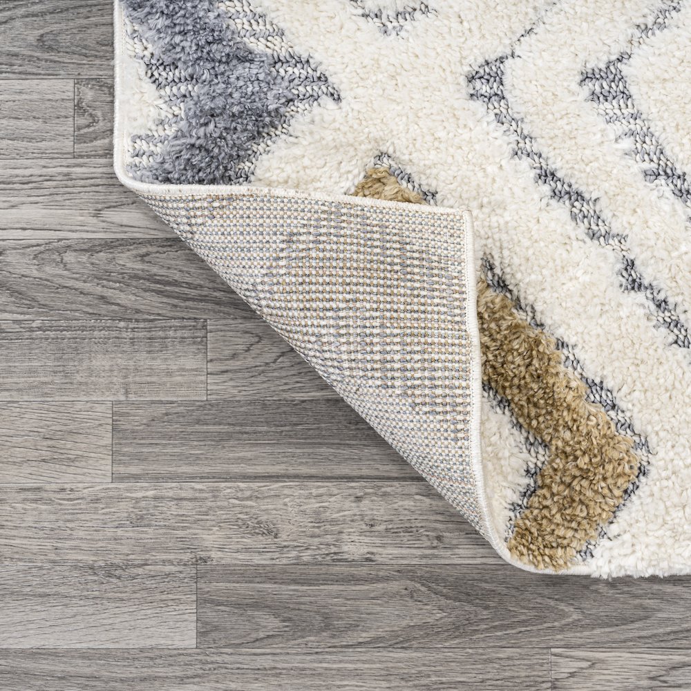 Amira Diamond Tribal High-Low Area Rug. Picture 6