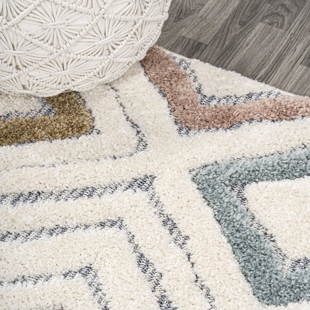 Amira Diamond Tribal High-Low Area Rug. Picture 7
