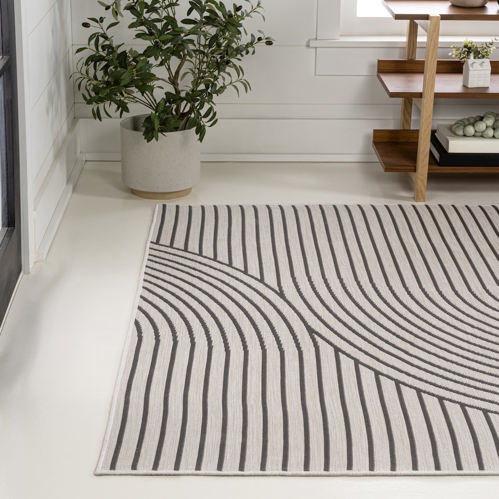 Curve Stripe Reversible Machine-Washable Indoor/Outdoor Area Rug. Picture 2