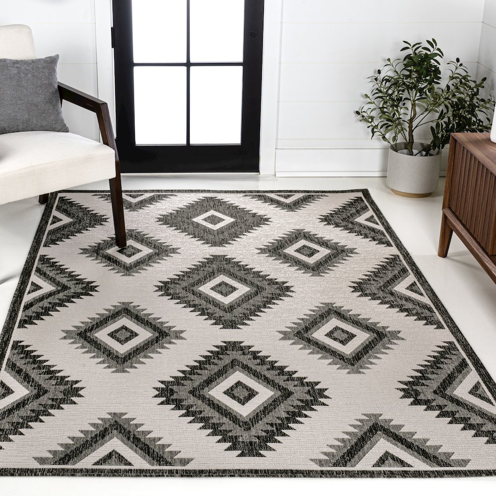 Lior Geometric Moroccan Diamond Indoor/Outdoor Area Rug. Picture 2