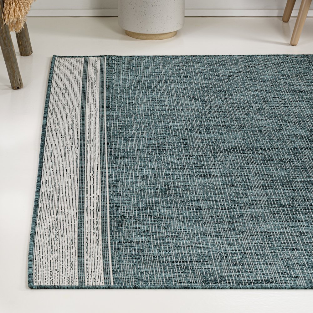 Alda Modern Minimalist Mingled Solid Indoor/Outdoor Area Rug. Picture 1