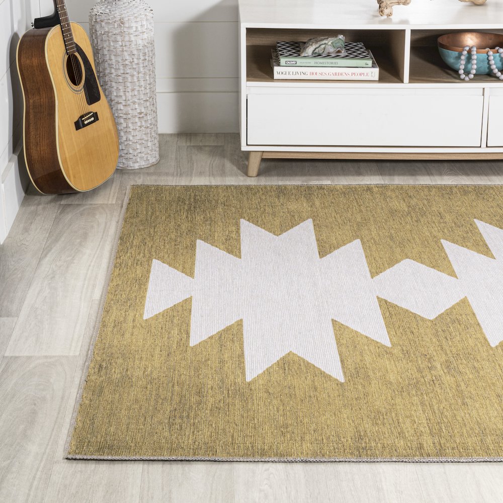 Chayton Minimalist Geometric Machine Washable Area Rug. Picture 3