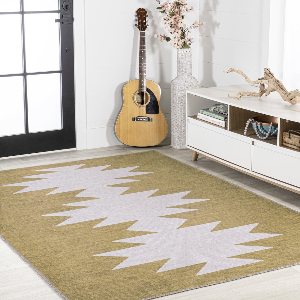 Chayton Minimalist Geometric Machine Washable Area Rug. Picture 5