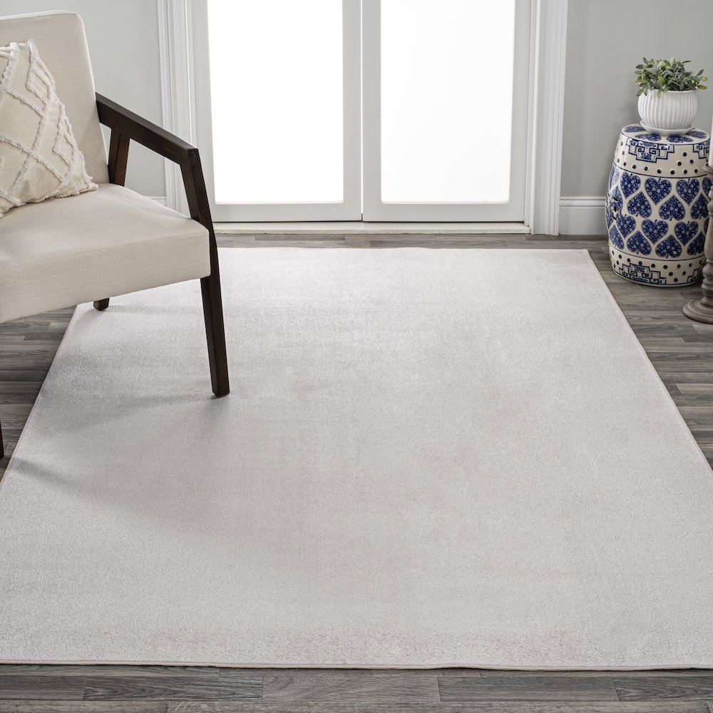 Twyla Classic Solid Low-Pile Machine-Washable Area Rug. Picture 2