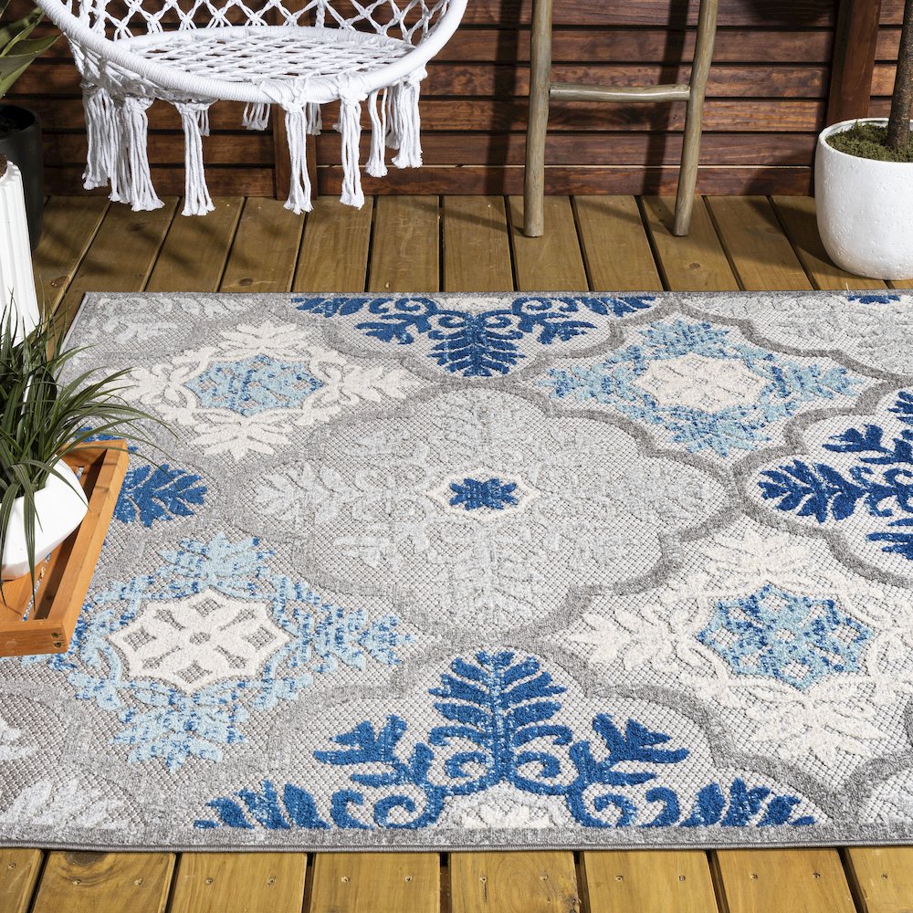 Cassis Ornate Ogee Trellis High-Low Indoor/Outdoor Area Rug. Picture 7