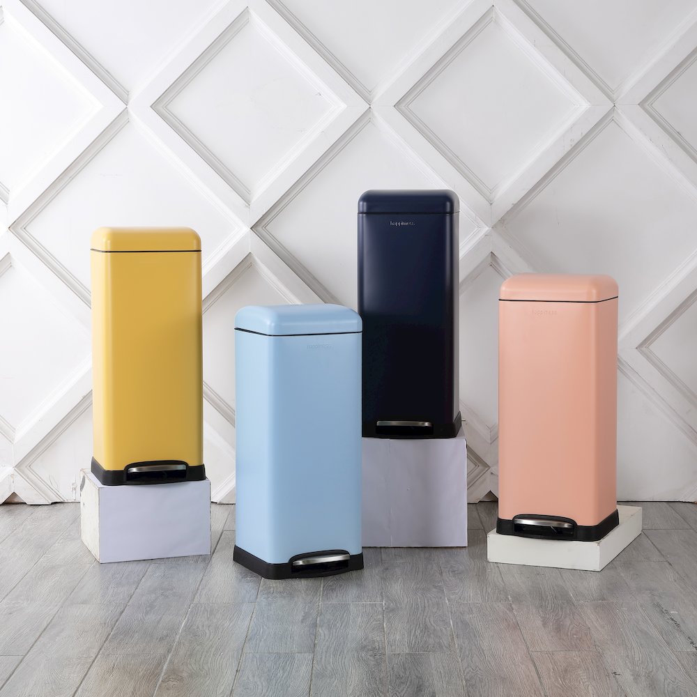 Betty Retro Step-Open Trash Can. Picture 5