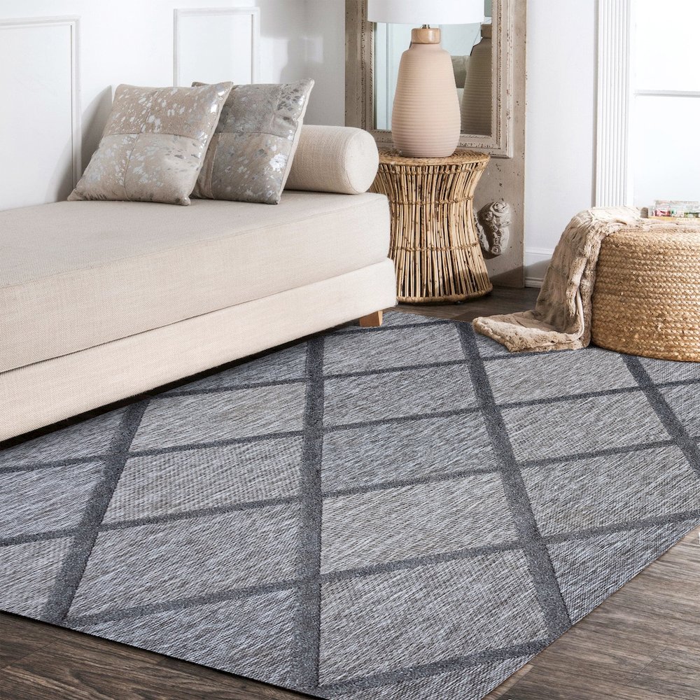 Salines Diamond Trellis Indoor/Outdoor Area Rug. Picture 16
