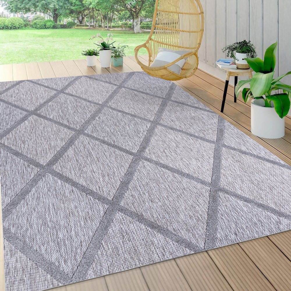 Salines Diamond Trellis Indoor/Outdoor Area Rug. Picture 6