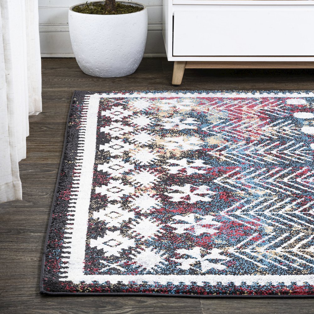 Dhiya Distressed Kilim Area Rug. Picture 3