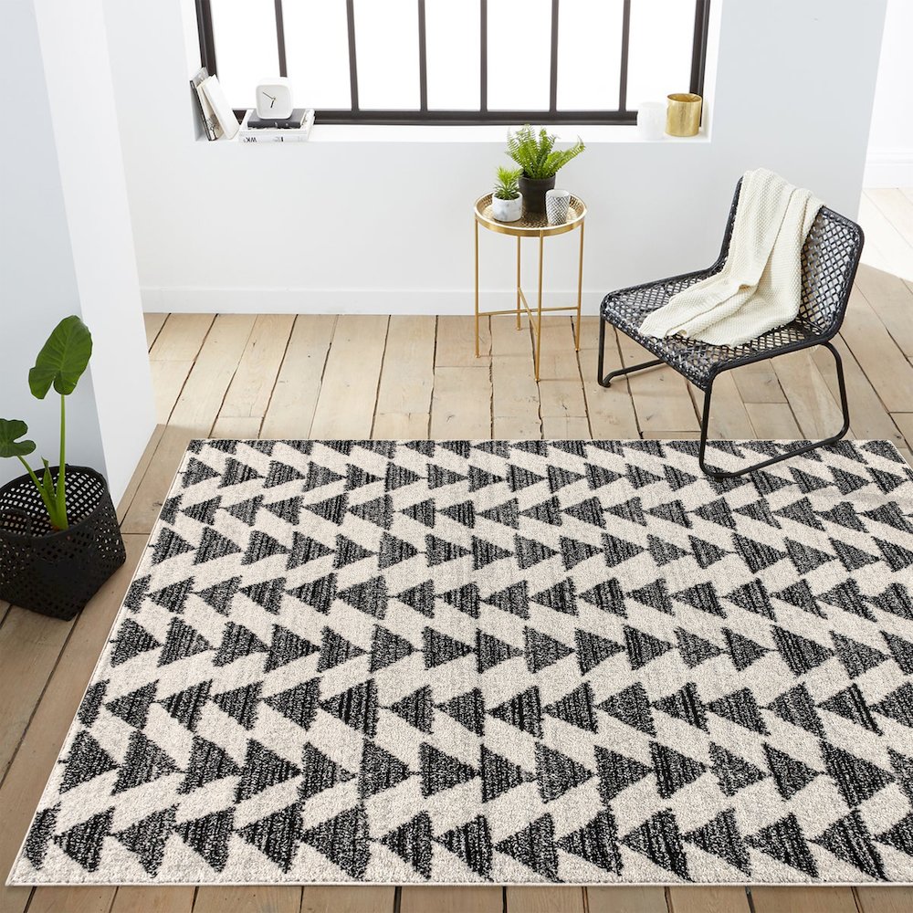 Aisha Moroccan Triangle Geometric Area Rug. Picture 10