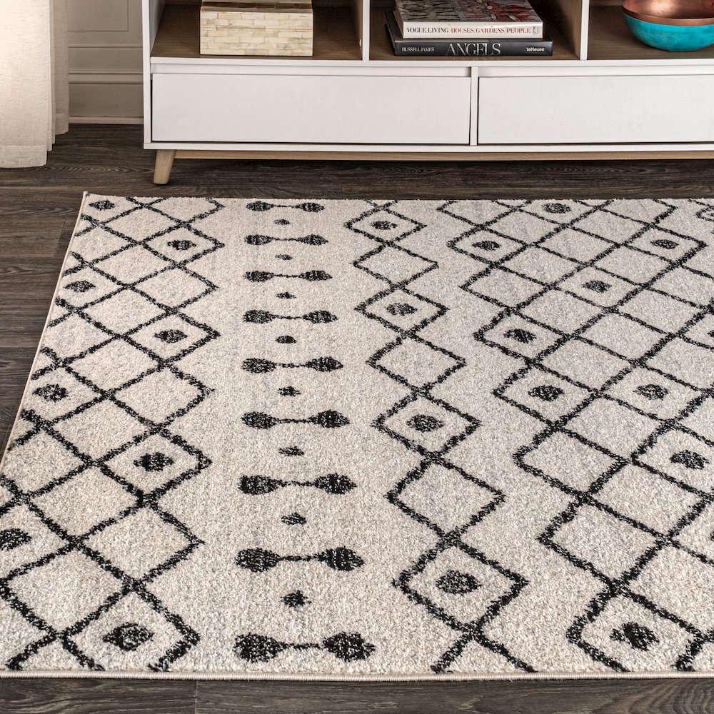 Aksil Moroccan Beni Souk Area Rug. Picture 3