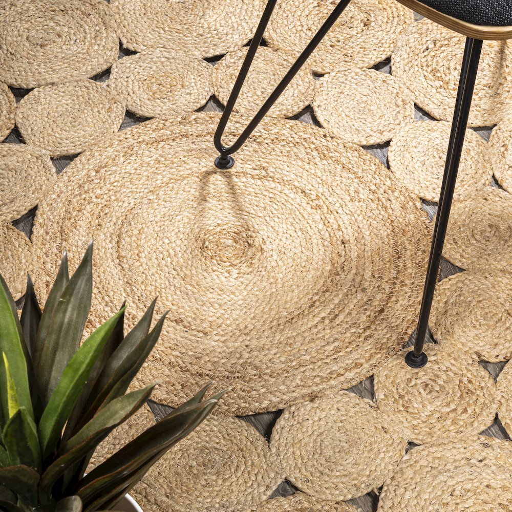 Cassia Round Area Rug. Picture 4