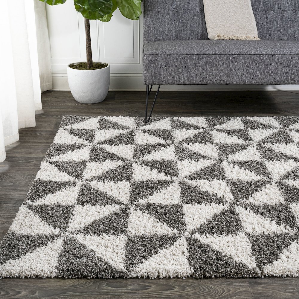 Alcudia Geometric Shag Area Rug. Picture 3