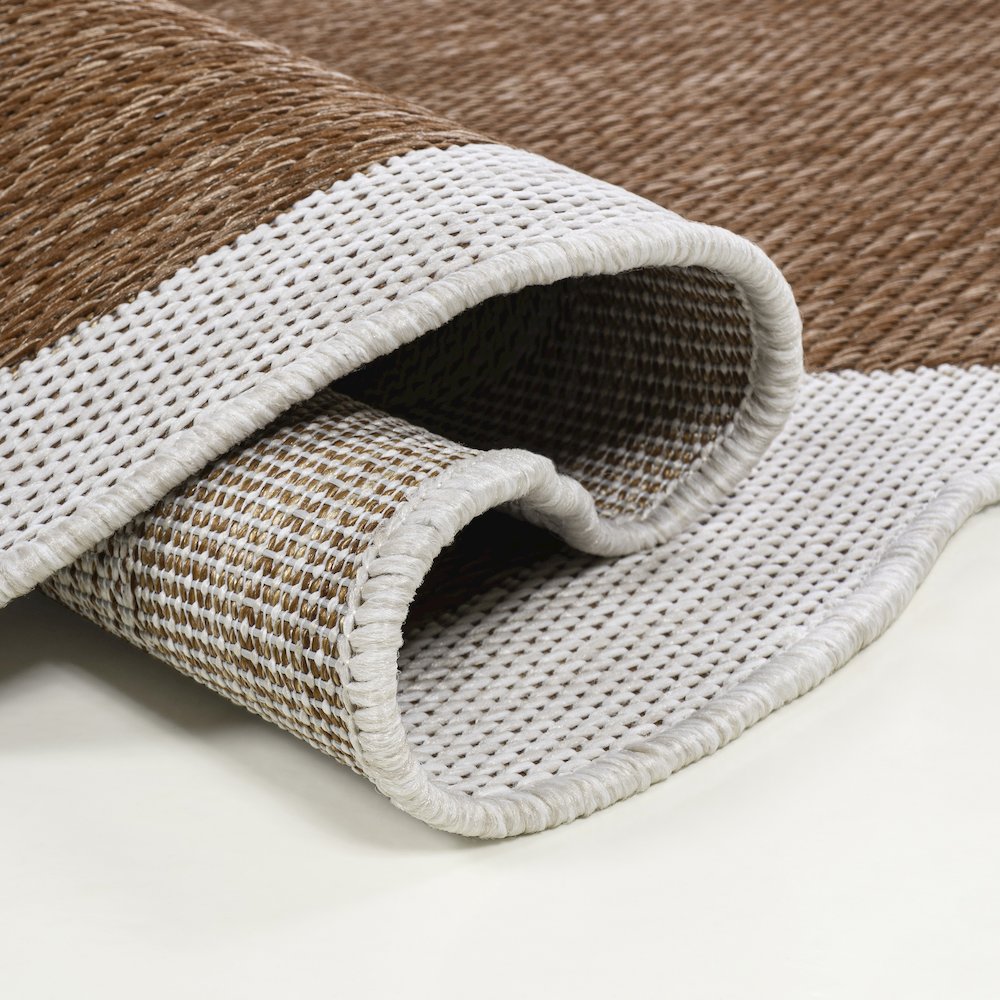 Alice Classic Cottage Two-Tone Scalloped Terra   Indoor/Outdoor Shaped  Rug. Picture 3
