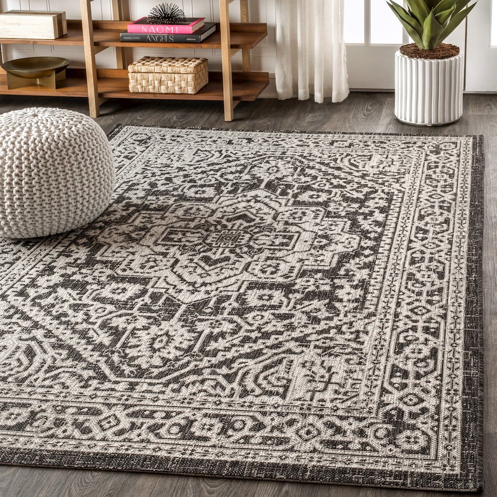 Sinjuri Medallion Textured Weave Indoor/Outdoor Area Rug. Picture 3