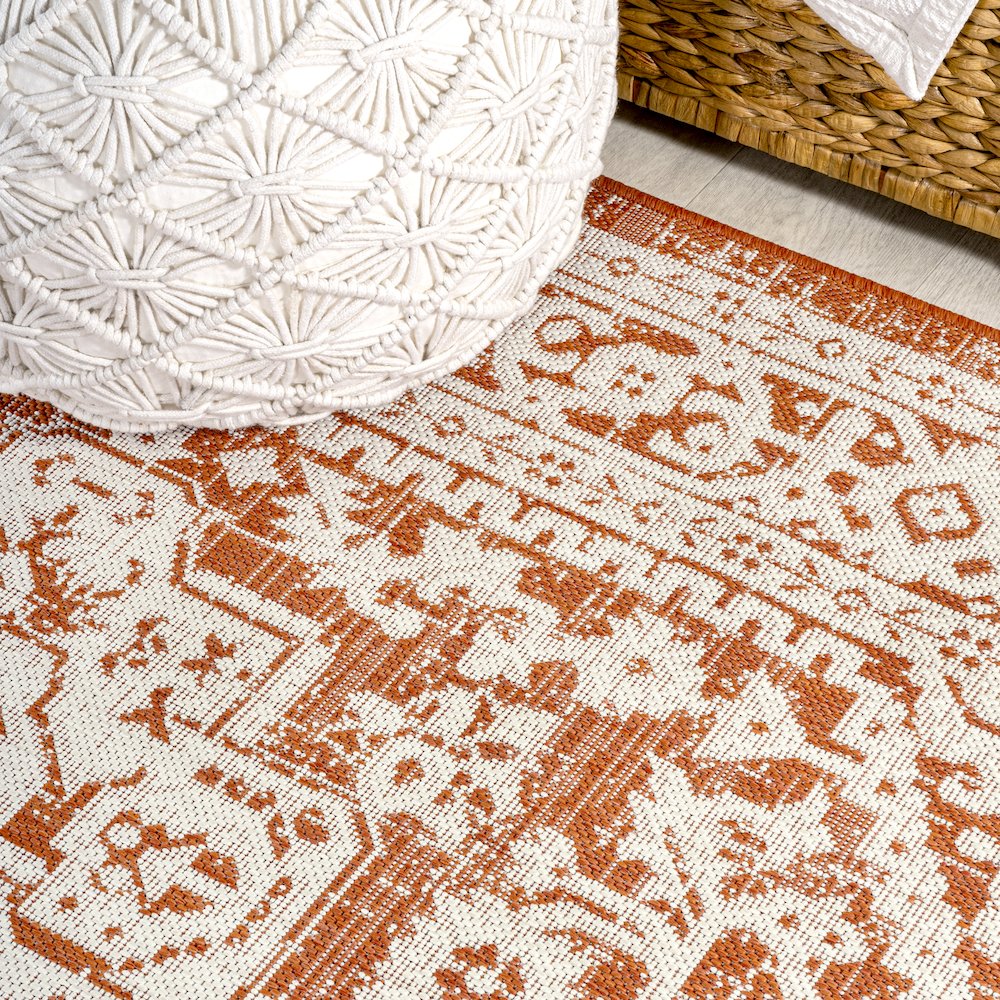 Sinjuri Medallion Textured Weave Indoor/Outdoor Area Rug. Picture 11