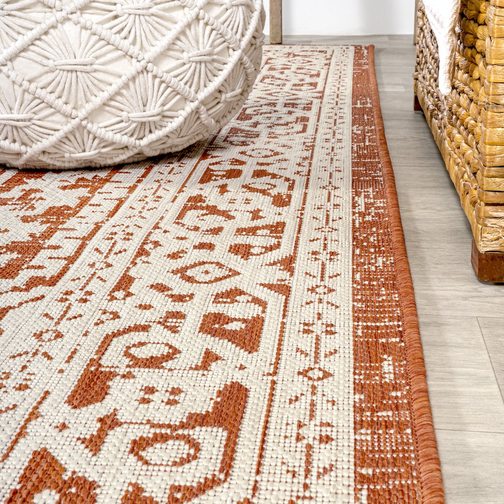 Sinjuri Medallion Textured Weave Indoor/Outdoor Area Rug. Picture 12