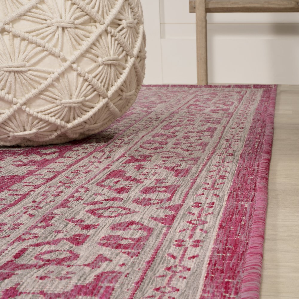 Sinjuri Medallion Textured Weave Indoor/Outdoor Area Rug. Picture 12