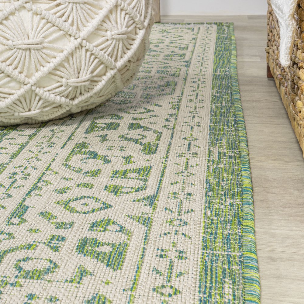 Sinjuri Medallion Textured Weave Indoor/Outdoor Area Rug. Picture 12