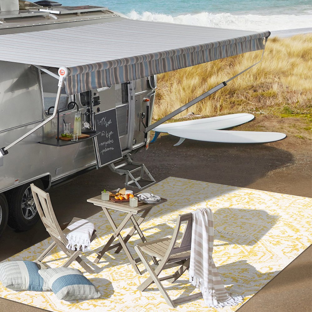 Estrella Bohemian Medallion Textured Weave Indoor/Outdoor Area Rug. Picture 15