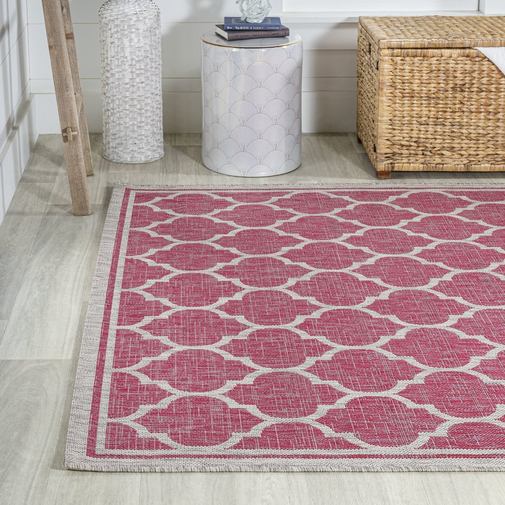 Trebol Moroccan Trellis Textured Weave Indoor/Outdoor Area Rug. Picture 3