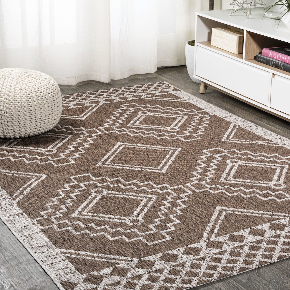 Marokko Diamond Tribal Medallion Indoor/Outdoor Area Rug. Picture 2