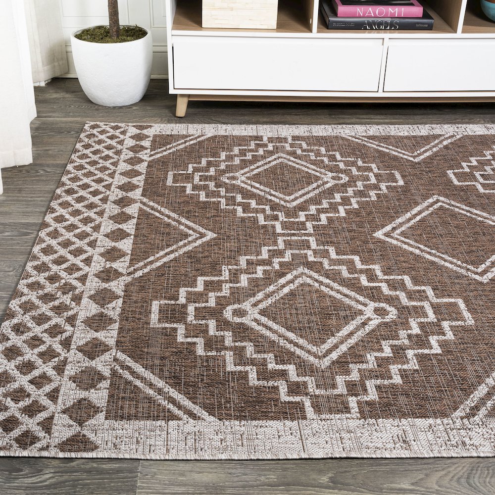 Marokko Diamond Tribal Medallion Indoor/Outdoor Area Rug. Picture 3