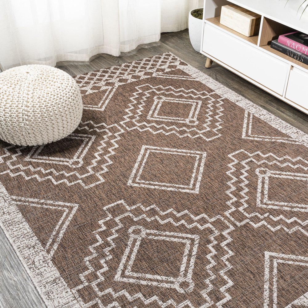 Marokko Diamond Tribal Medallion Indoor/Outdoor Area Rug. Picture 4