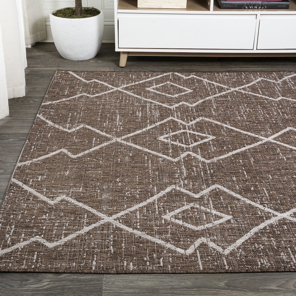 Carwa Tribal Diamond Trellis Indoor/Outdoor Area Rug. Picture 3