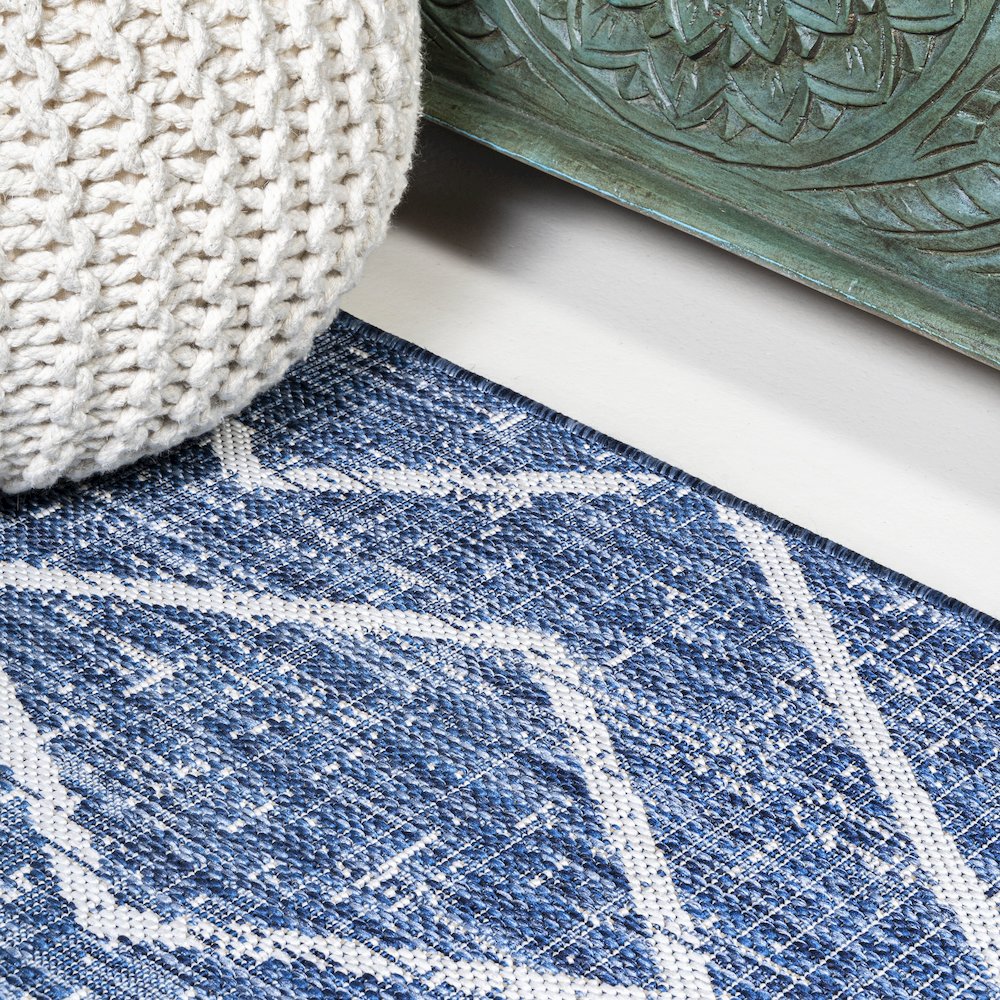 Carwa Tribal Diamond Trellis Indoor/Outdoor Area Rug. Picture 12