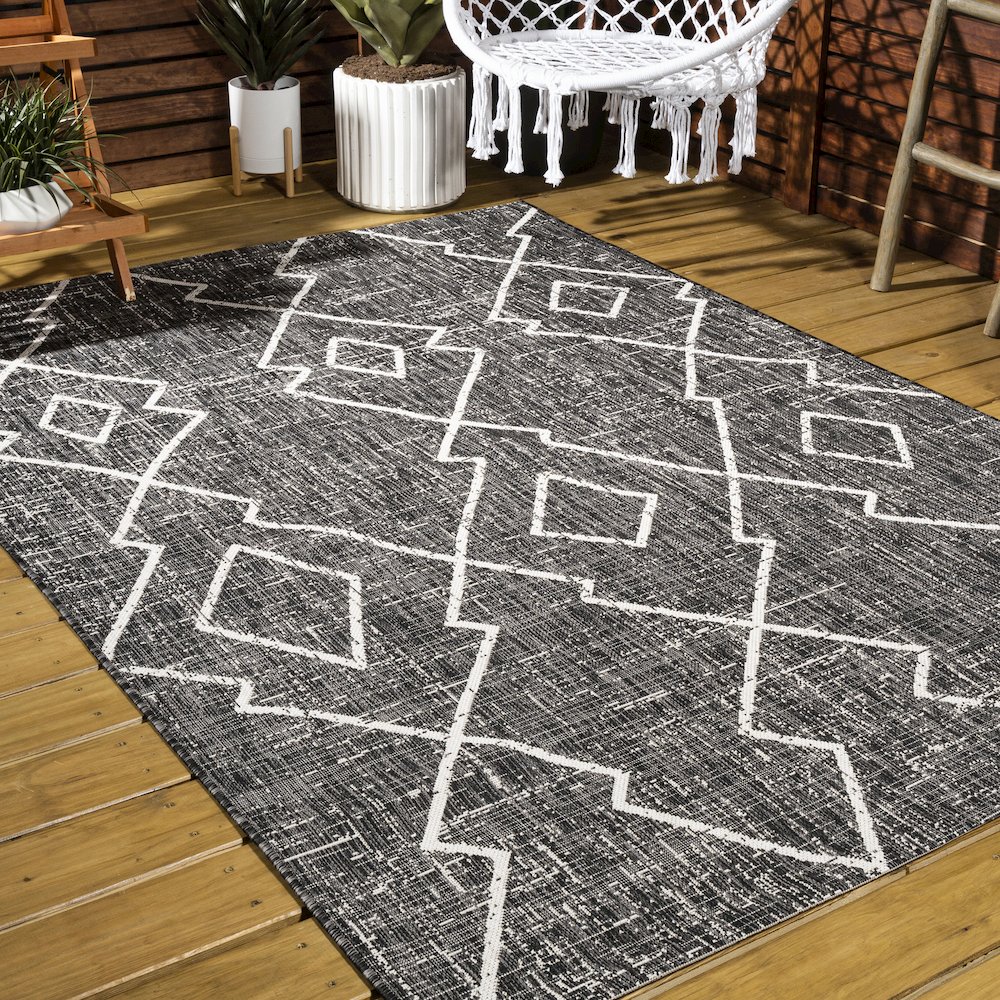 Carwa Tribal Diamond Trellis Indoor/Outdoor Area Rug. Picture 7
