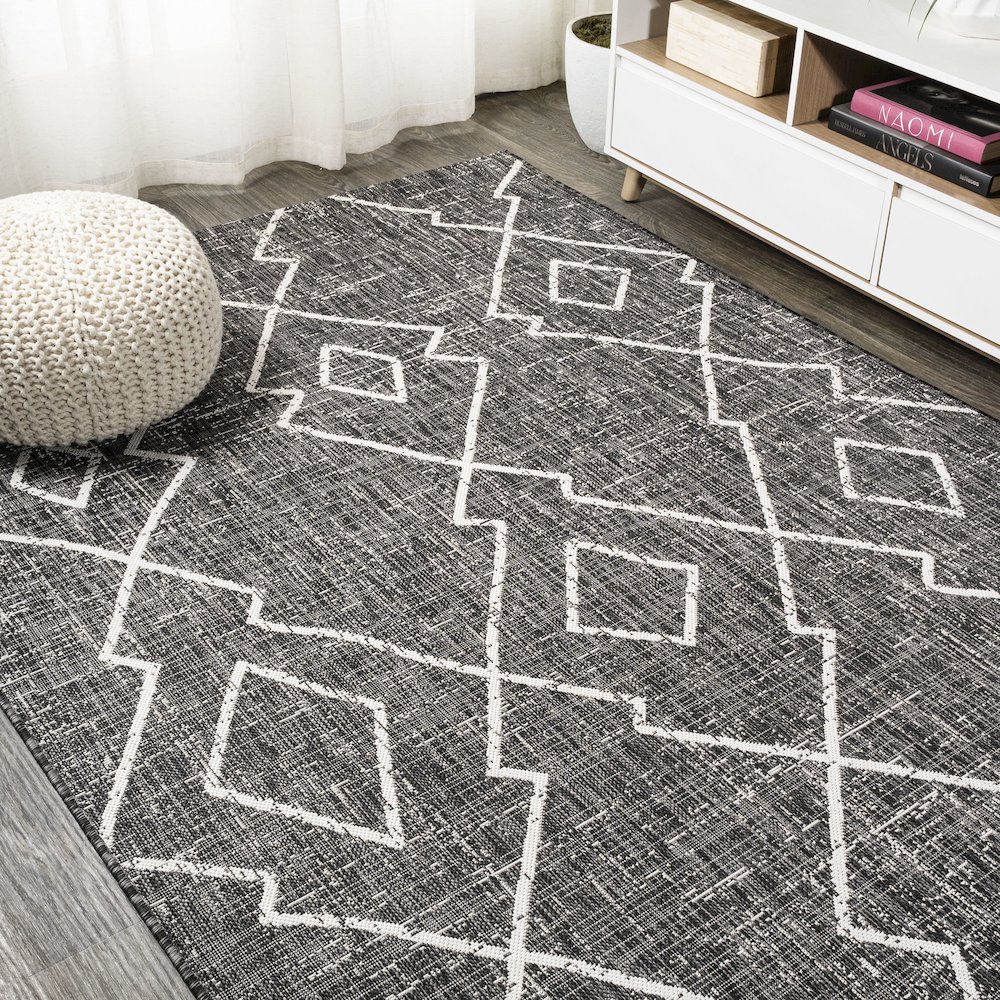 Carwa Tribal Diamond Trellis Indoor/Outdoor Area Rug. Picture 4