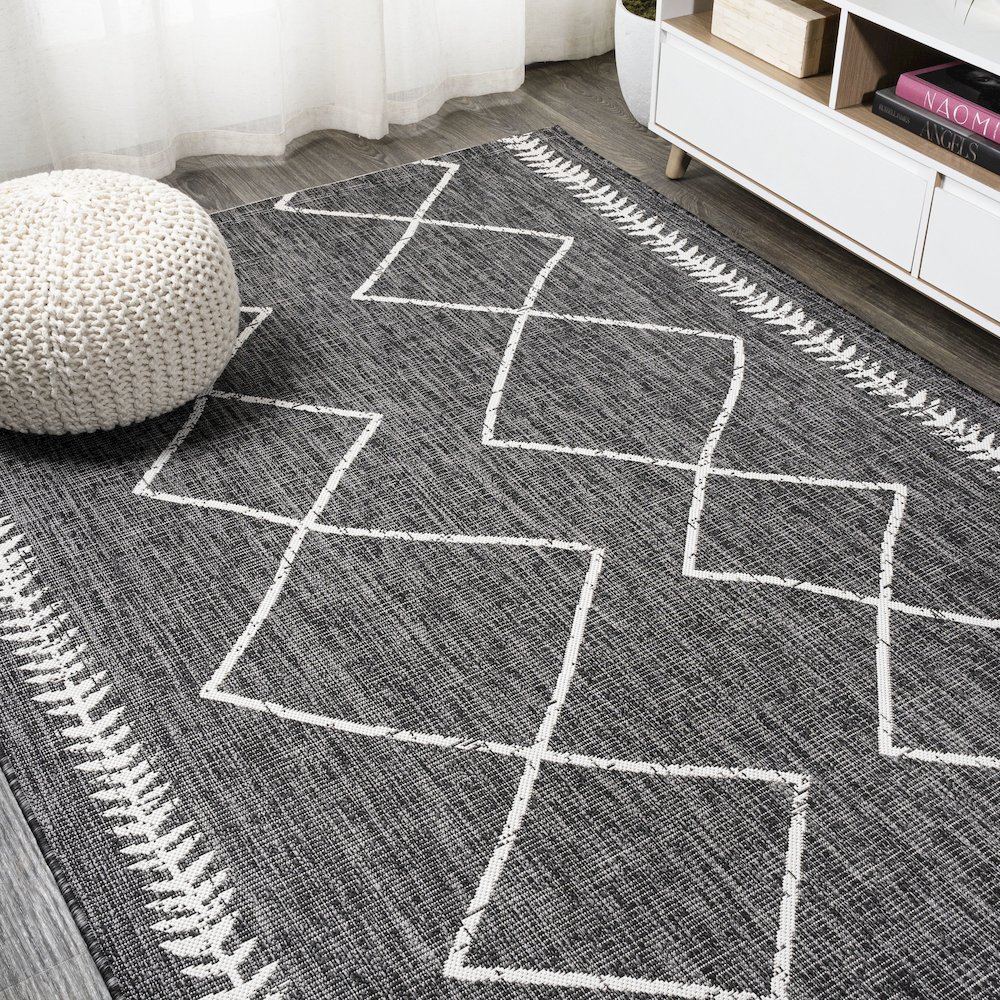 Derya Tribal Diamond Trellis Indoor/Outdoor Area Rug. Picture 4