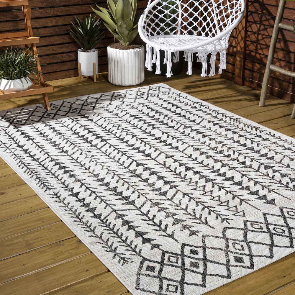 Tokay Bohemian Geometric Indoor/Outdoor Area Rug. Picture 7