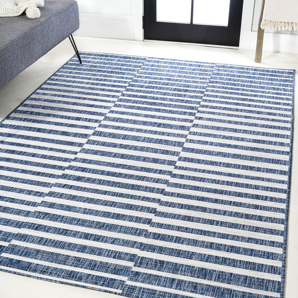 Sukie Modern Offset Stripe Indoor/Outdoor Area Rug. Picture 2