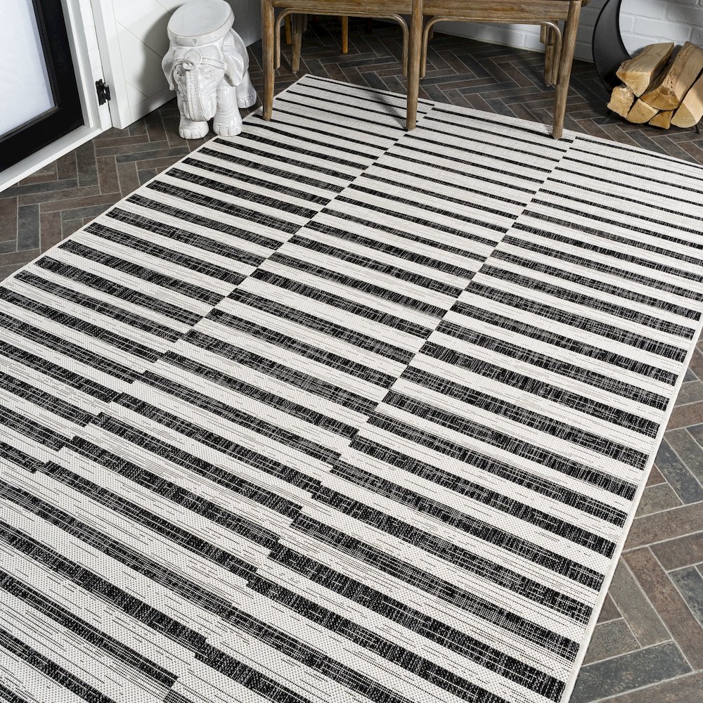 Sukie Modern Offset Stripe Indoor/Outdoor Area Rug. Picture 8