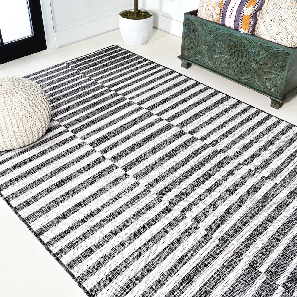 Sukie Modern Offset Stripe Indoor/Outdoor Area Rug. Picture 4